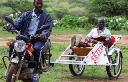 Vår ambulans rullar snart i provinsen Toya i Liberia